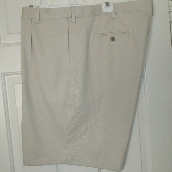 Lands' End Pleated Front Mens Oyster Cotton Expandable Short Pant NWOT- Size 46W - Picture 1 of 2